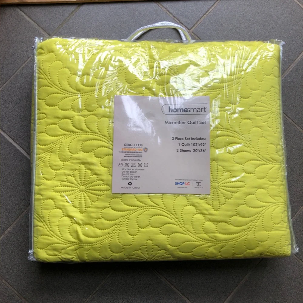 3 Pcs Solid Yellow Quilt Set